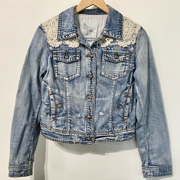 The Buckle Exclusive & Retired Distressed Denim Jacket Woman’s Large - Picture 2 of 5